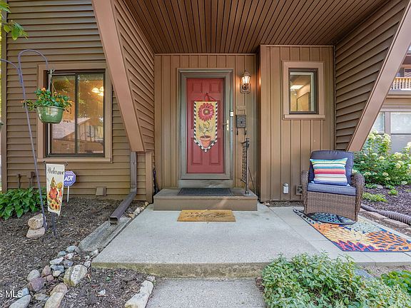 3rd image of 6544 Kingsbridge Dr #4