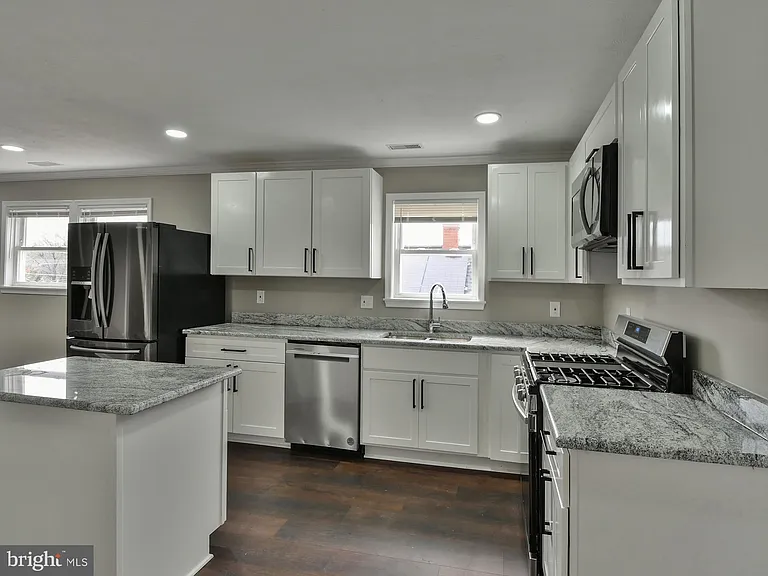 10 Bayou Ave #TOP FLOOR — Photo 8