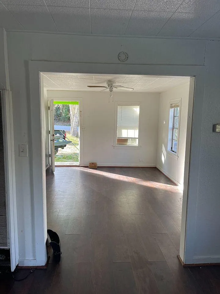 2 bed, $900 — Photo 2