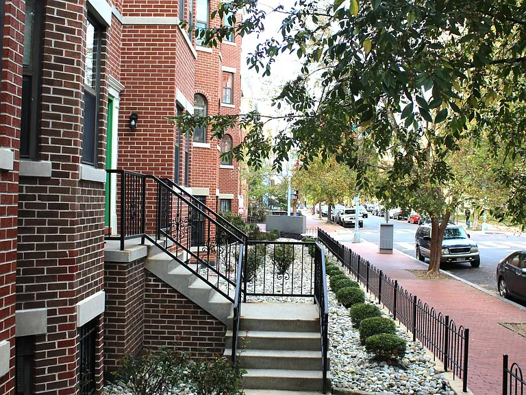 Mount Vernon Plaza — Photo 18