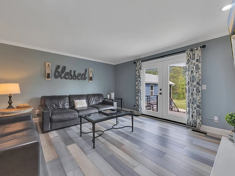 117 Summer Breeze Ln — Photo 16