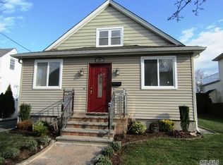 30 4th Ave, New Hyde Park, NY 11040