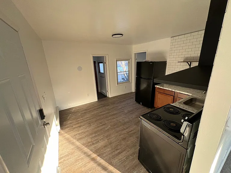 405 Ash St #4 — Photo 1