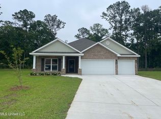 15704 Poydras Cir, Biloxi, MS 39532