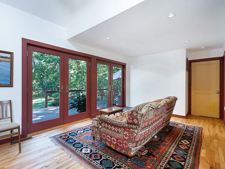 76 Round Pond Ln — Photo 8