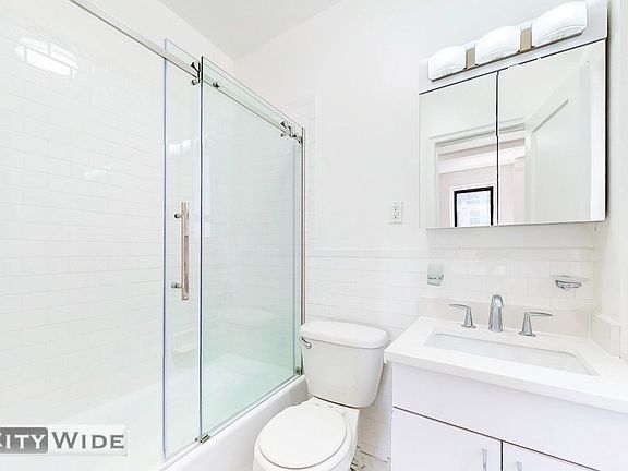 4th image of 140 E 46th St #7Q