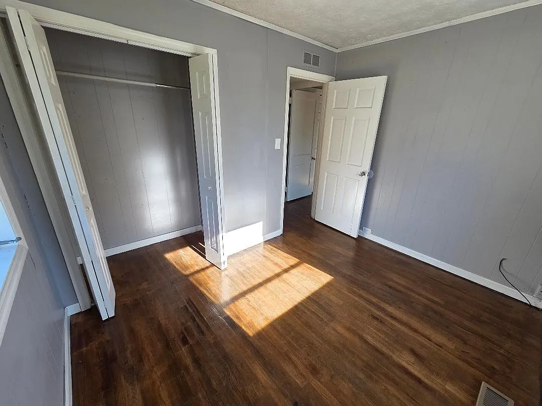 4 bed, 1309 sqft, $1,800 — Photo 3