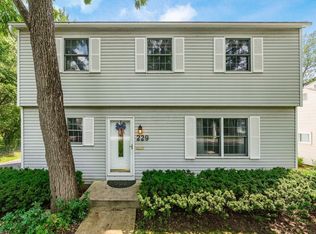 229 E Cooke Rd, Columbus, OH 43214