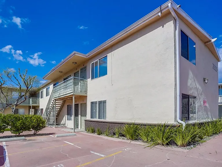 2425 S Ridgeley Dr #1 — Photo 14