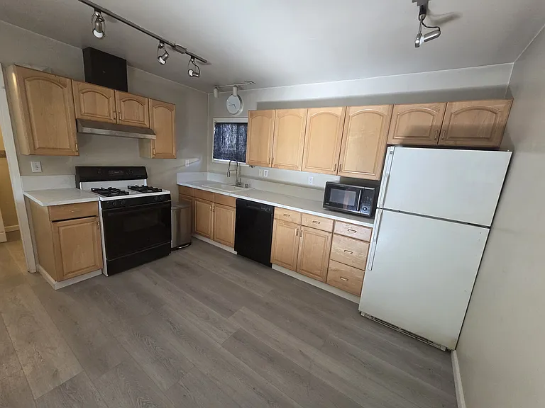 3415 Marshall Ave #B — Photo 4