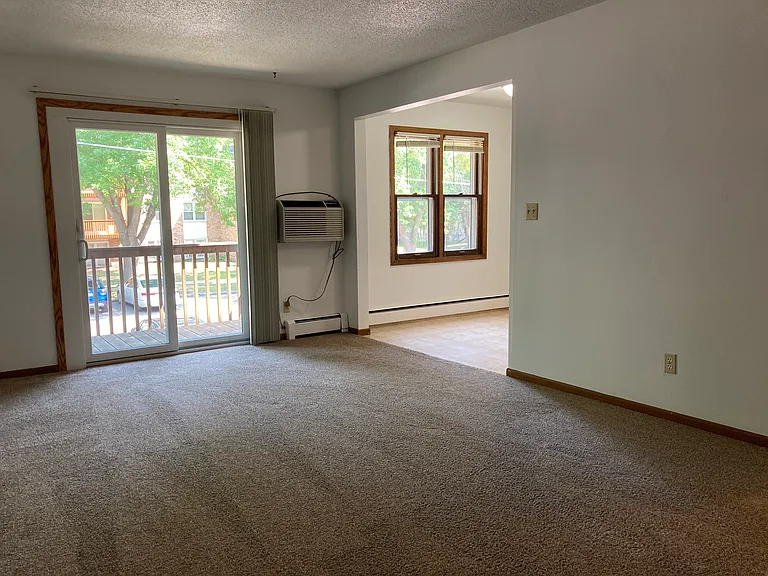 Hilltop Lane Apartments — Photo 15