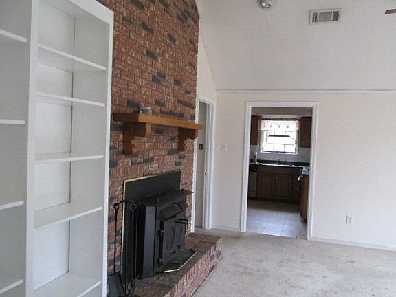 3rd image of 103 Hilldale Dr