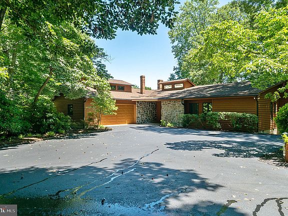 2nd image of 46375 Dean Ct