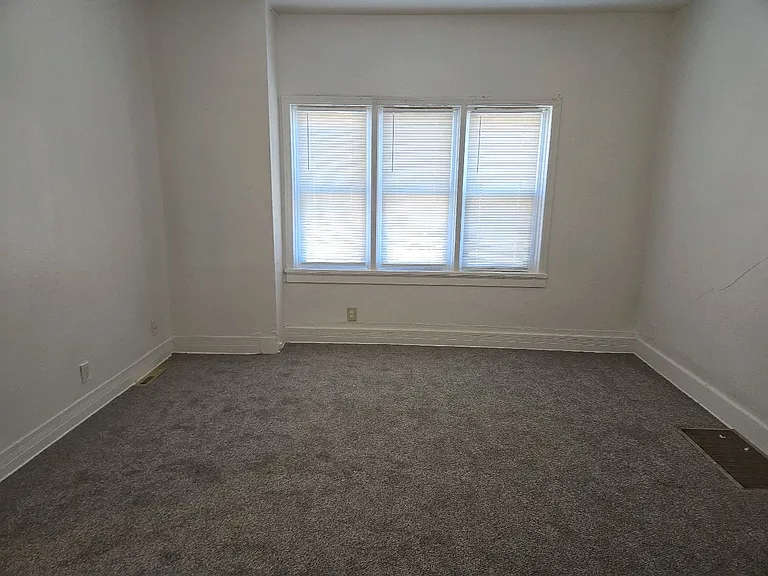 600 W Rogers St #4 — Photo 5