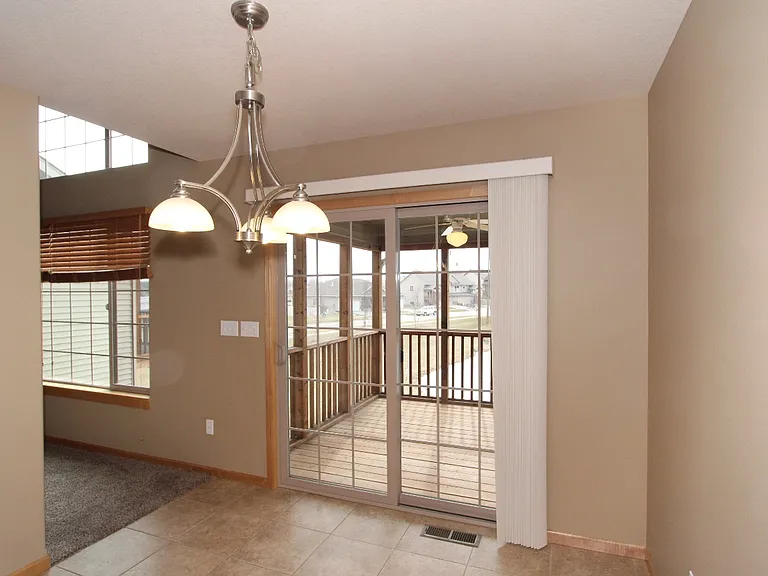 233 Woodfield Ct — Photo 10