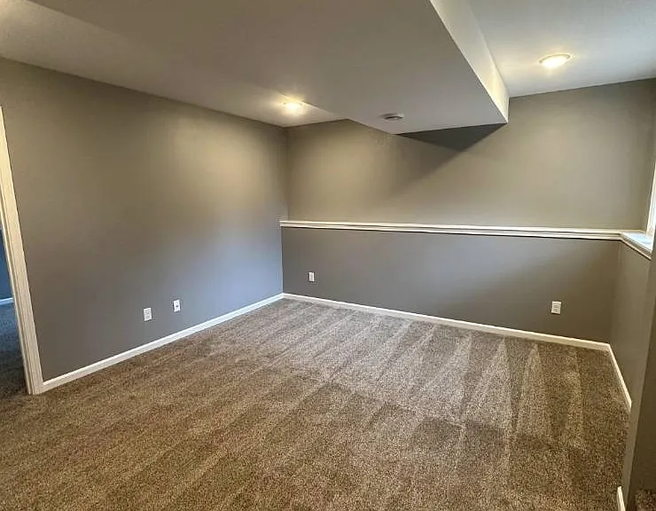 2721 Kellogg Ave — Photo 8