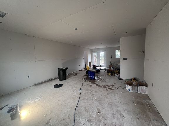 4th image of 203 Hilltop Dr