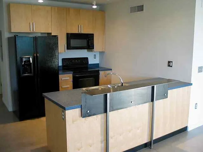 1001 E 17th St #105 — Photo 3