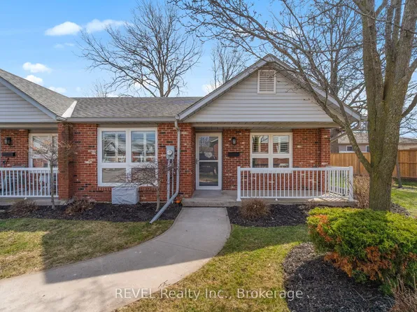226 Vansickle Rd #10, Saint Catharines, ON L2S 2S7