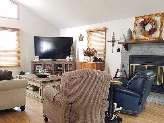 5th image of 1009 Overland Dr