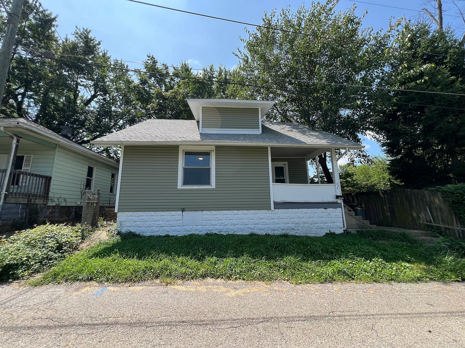 3 bed, $995 — Photo 1