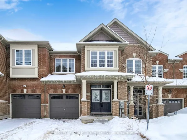 208 Harding Park St, Newmarket, ON L3Y 0E3