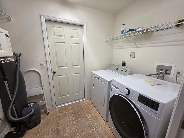 982 N Foxrun Ter — Photo 16