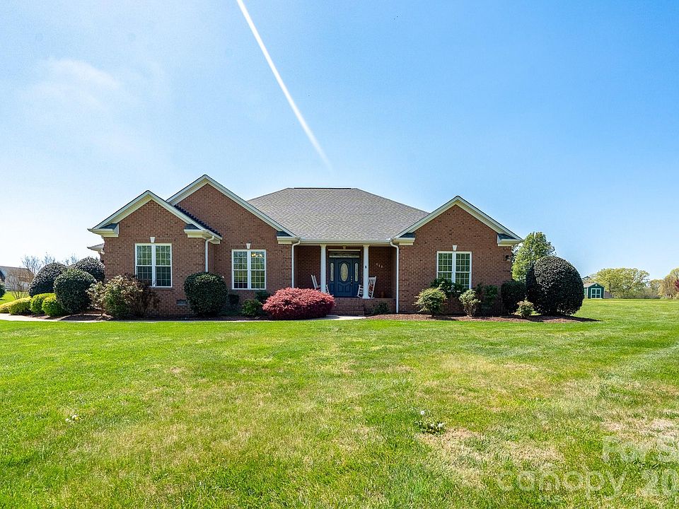 1st image of 611 Davis Farm Rd