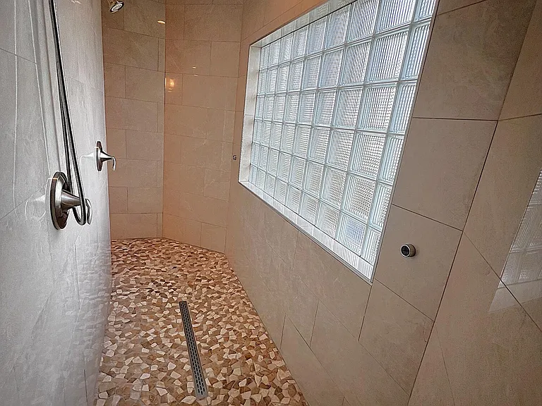 349 SW Dagget Ave — Photo 16