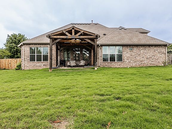 5th image of 327 Sandstone Pl