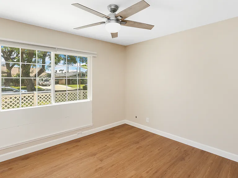 352 S Pine St — Photo 16