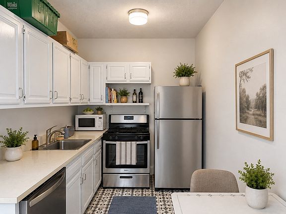 4th image of 189 Chestnut Hill Ave APT 14