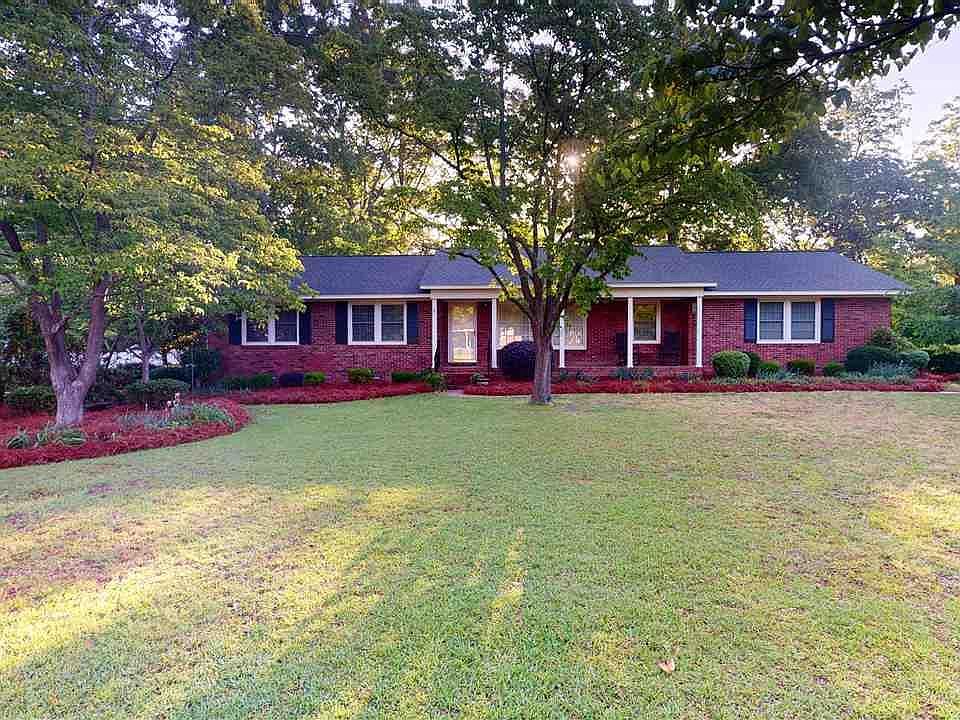1st image of 407 Deerwood Dr