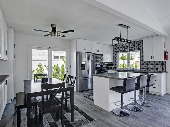 4th image of 862 S Nueva Vista Dr