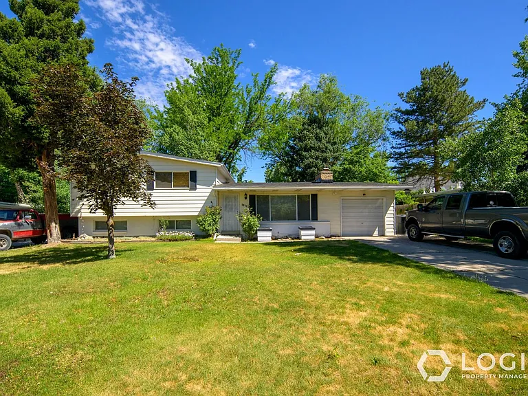 1911 E Cecelia Cir #1911 CECILIA CIRCLE — Photo 1