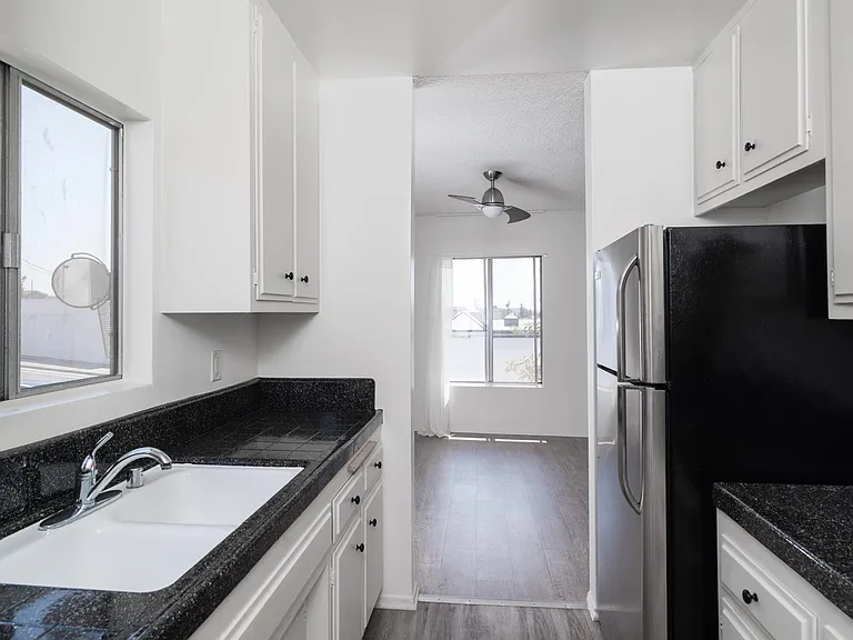819 Ocean Park Blvd #4 — Photo 20