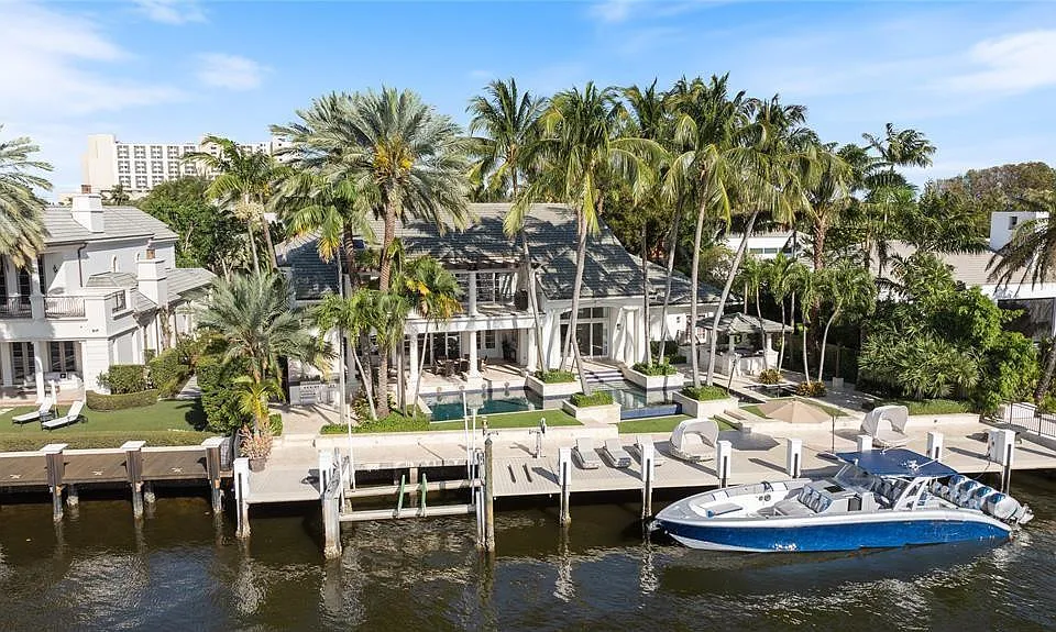 1313 E Lake Dr