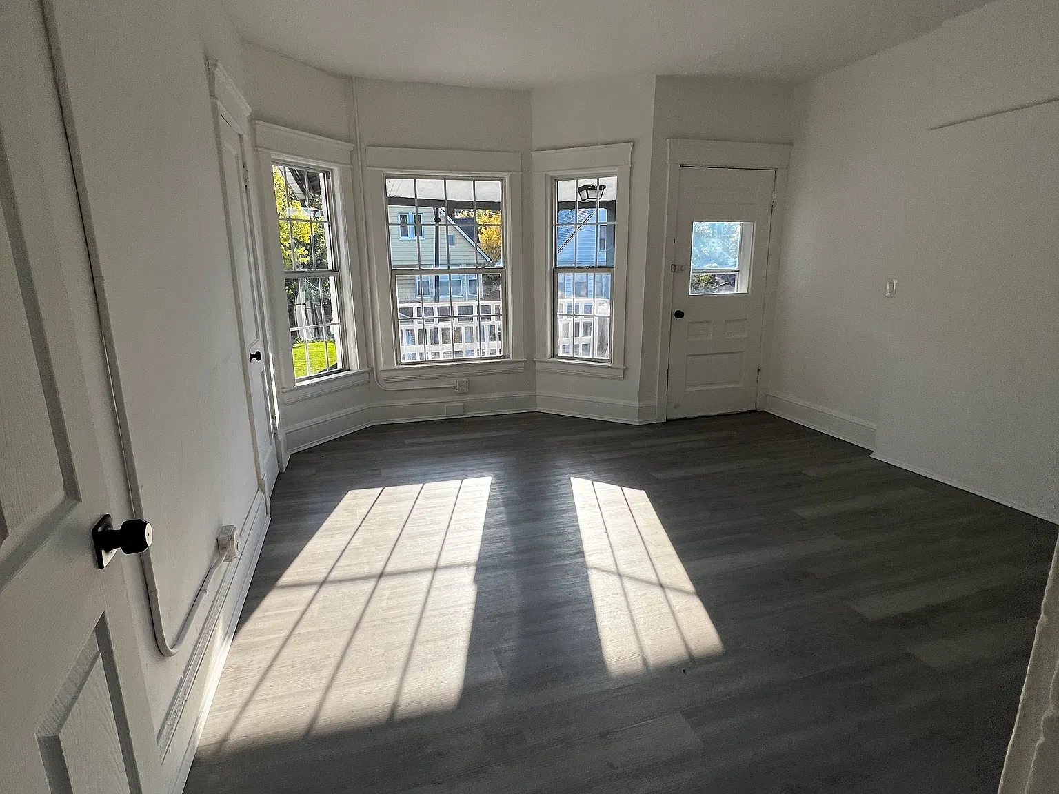 4 bed, 1100 sqft, $1,600 — Photo 2