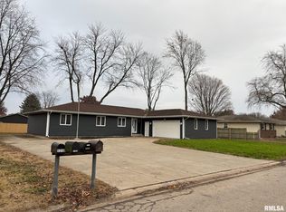 1208 5th St, Pawnee, IL 62558