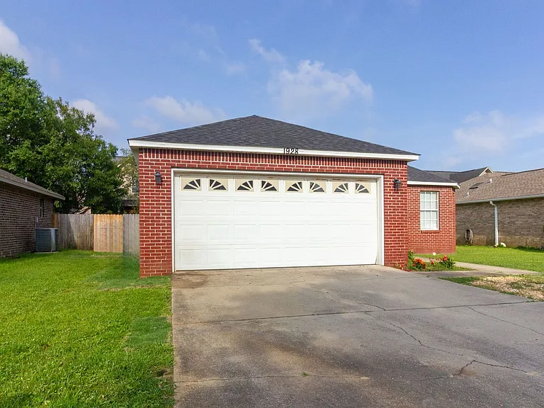 1928 Jo Tam Ln — Photo 1
