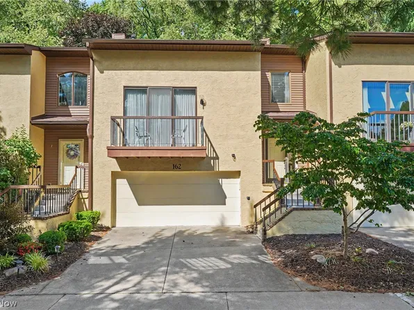 162 Lake Terrace Dr, Munroe Falls, OH 44262