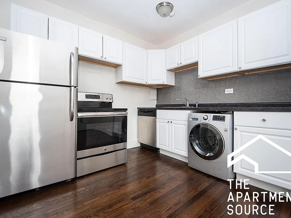 3345 N Marshfield Ave #4