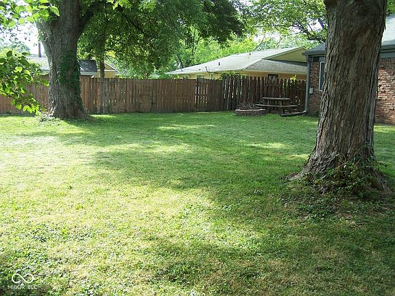 3rd image of 6417 Columbine Dr