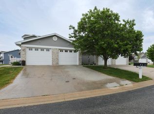 622 Pointe Ct SW, Rochester, MN 55902