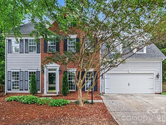 2nd image of 1372 Yorkshire Pl NW