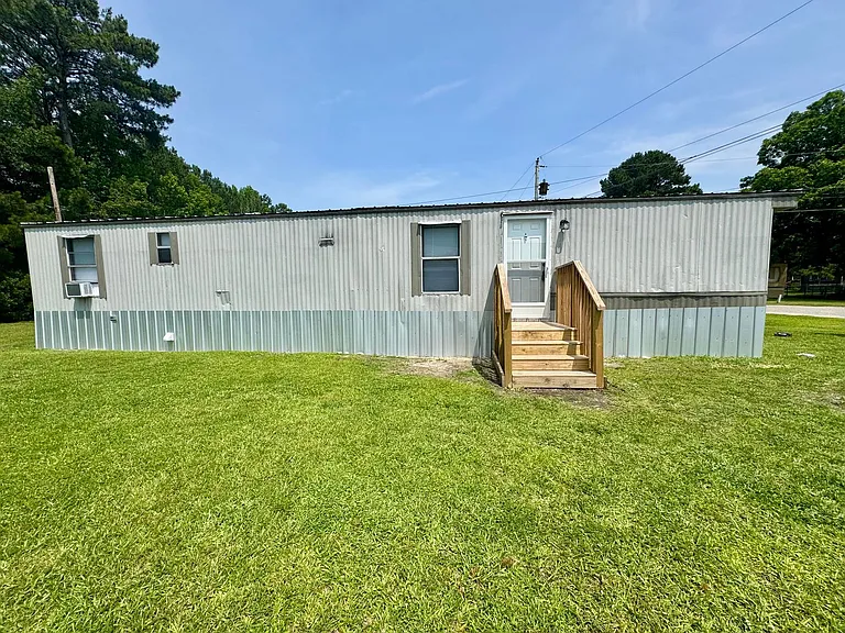 202 Bud St — Photo 1