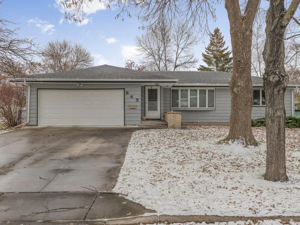 845 Maple St NE, Hutchinson, MN 55350