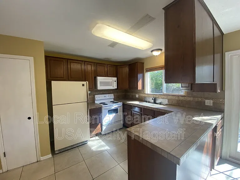 1607 N Prairie Way — Photo 4
