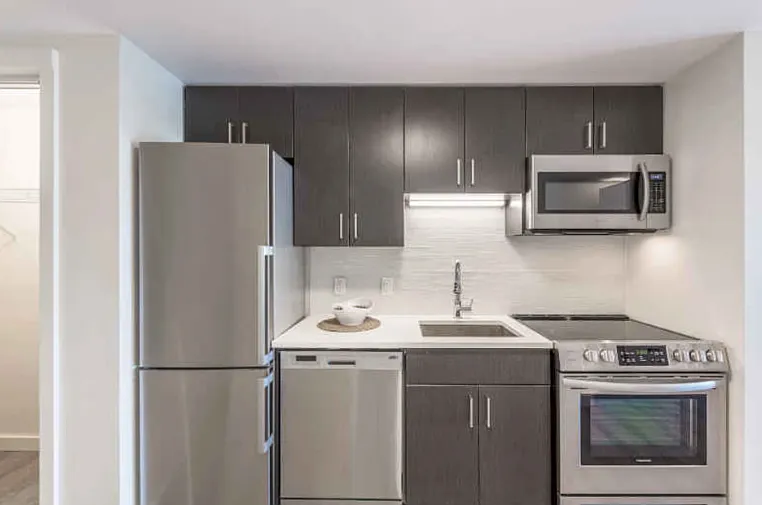 3 bed, 1.5 bath, 1528 sqft, $2,200 — Photo 3