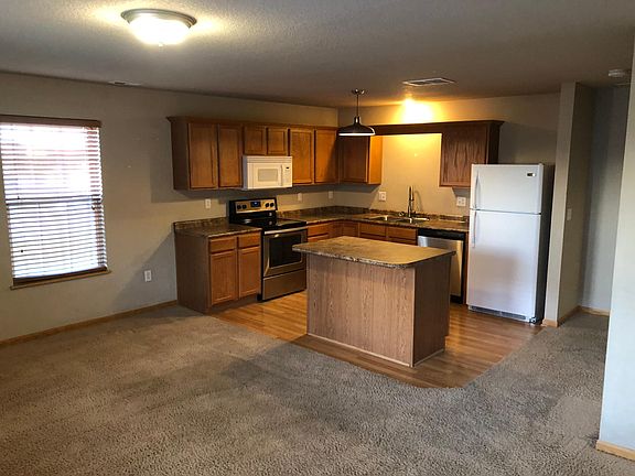 2nd image of 391 NE Kingwood